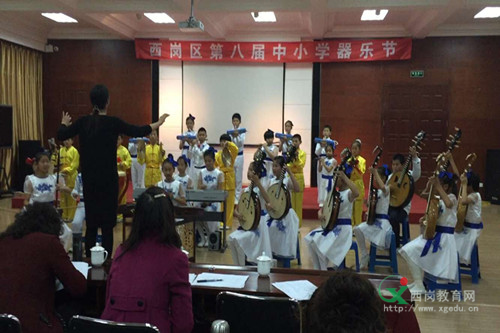 参赛曲目是民乐合奏《金蛇狂舞》-金蛇狂舞 展白云风采